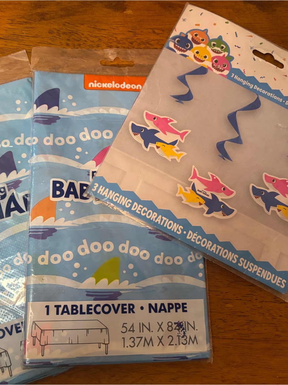 Nickelodeon Baby Shark Blue Tablecover & Hanging Shark Decorations